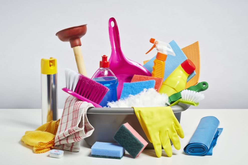 عادات خاطئة عند تنظيف المنزل