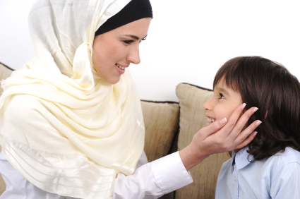 كيف اجعل طفلي يسمع الكلام