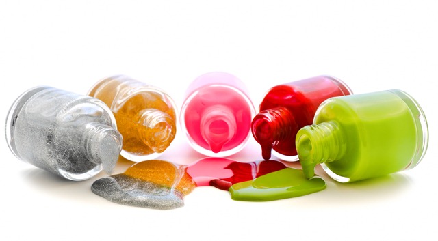 طريقة ازالة بقع المانكير من الملابس