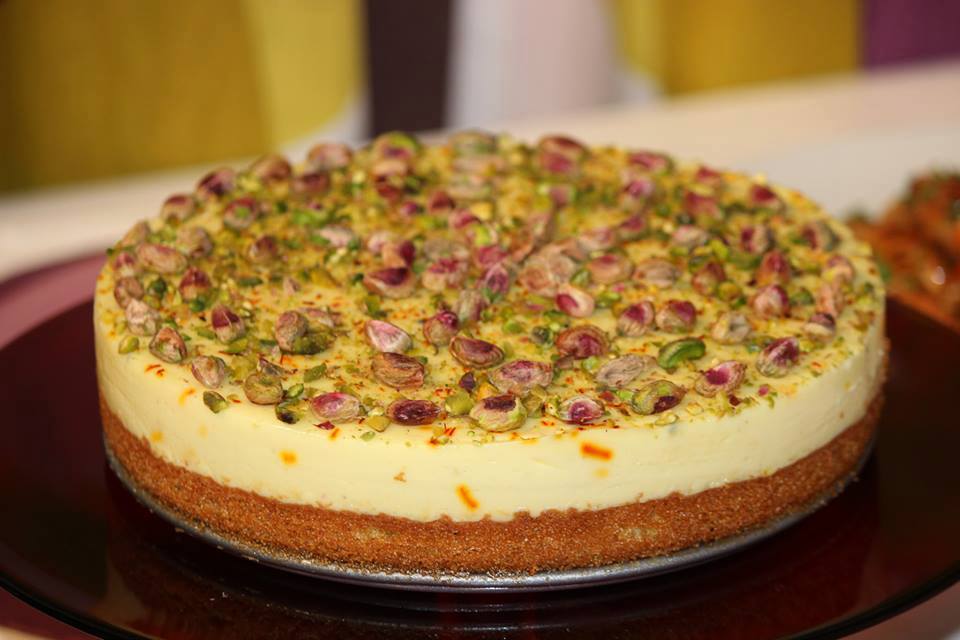 طريقة عمل البسبوسة الفاخرة بالقشدة طريقة عمل البسبوسة الفاخرة بالقشدة