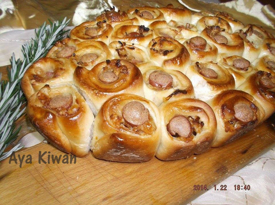 طريقة عمل فطائر السوسيس رولز