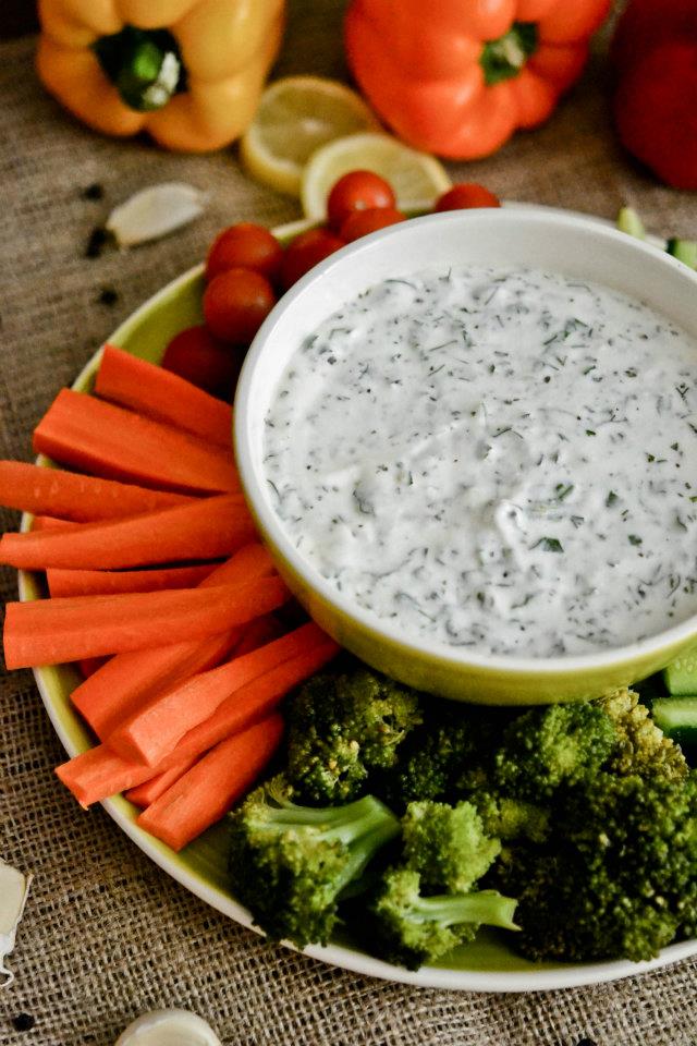 طريقة عمل تغميسة المايونيز بالأعشاب طريقة عمل تغميسة المايونيز بالأعشاب