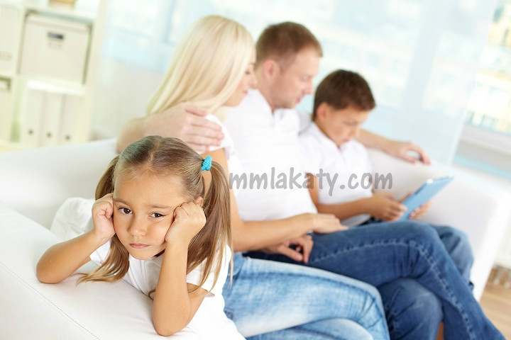 تجنبي هذه الأخطاء عند تربية البنات