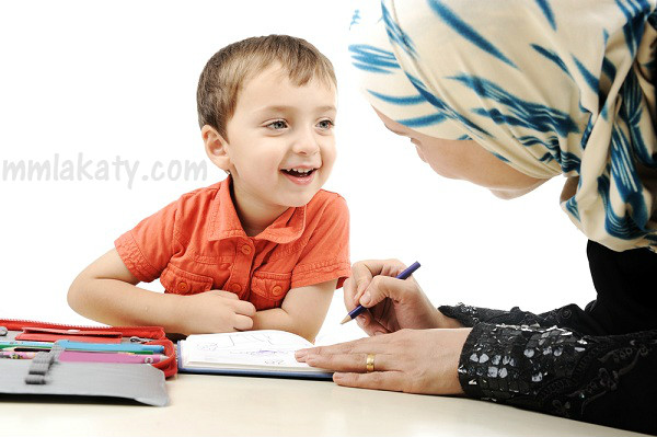 أبني يؤلف القصص الخياليه