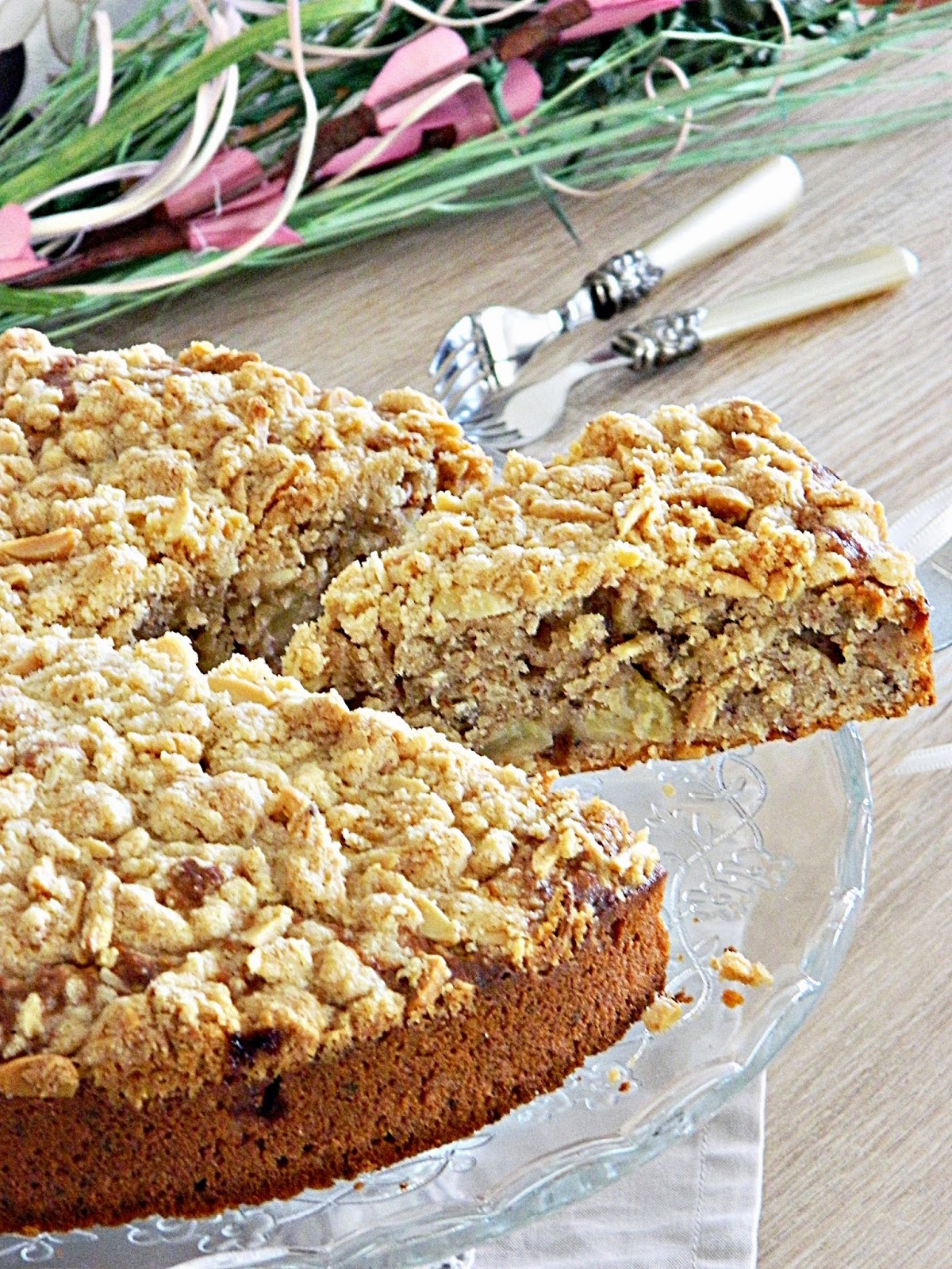 طريقة عمل كيك التفاح بالبندق و اللوز طريقة عمل كيك التفاح بالبندق و اللوز