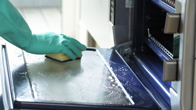 طريقة تنظيف الفرن طريقة تنظيف الفرن