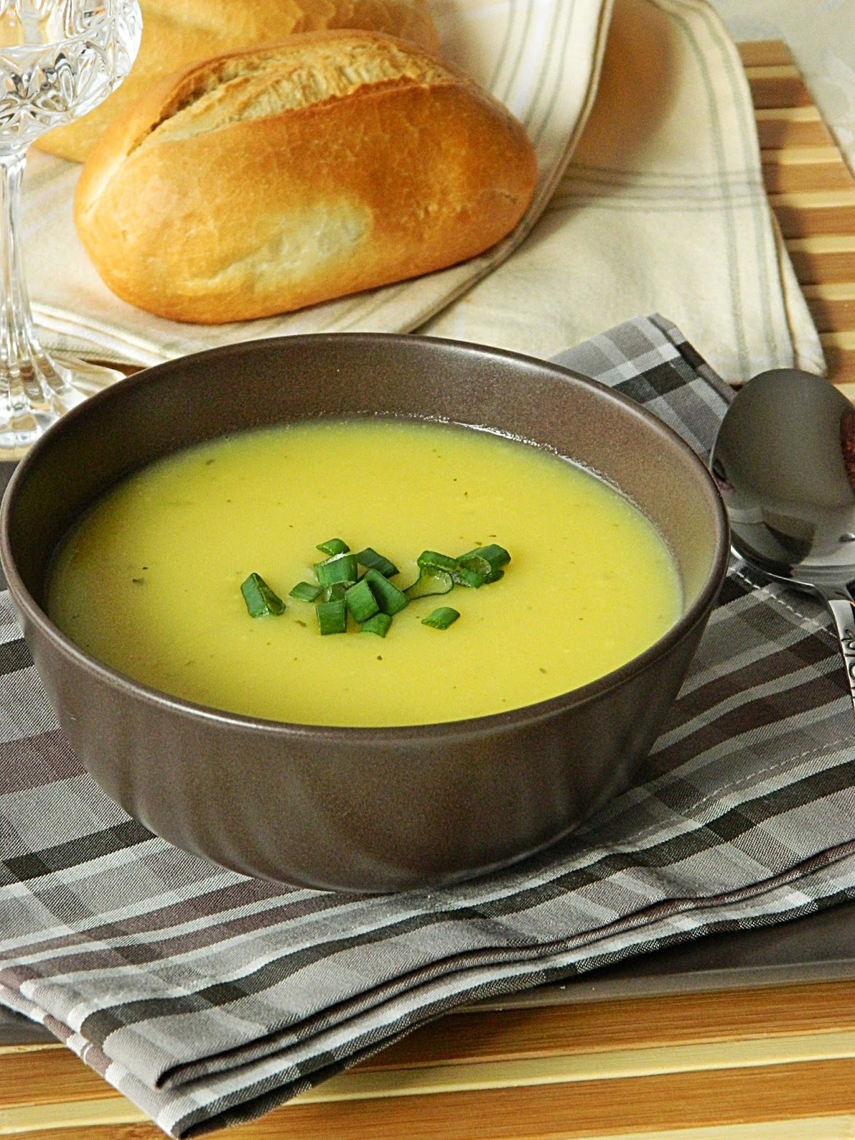 طريقة عمل شوربة البطاطس بالكريمة و الجبن