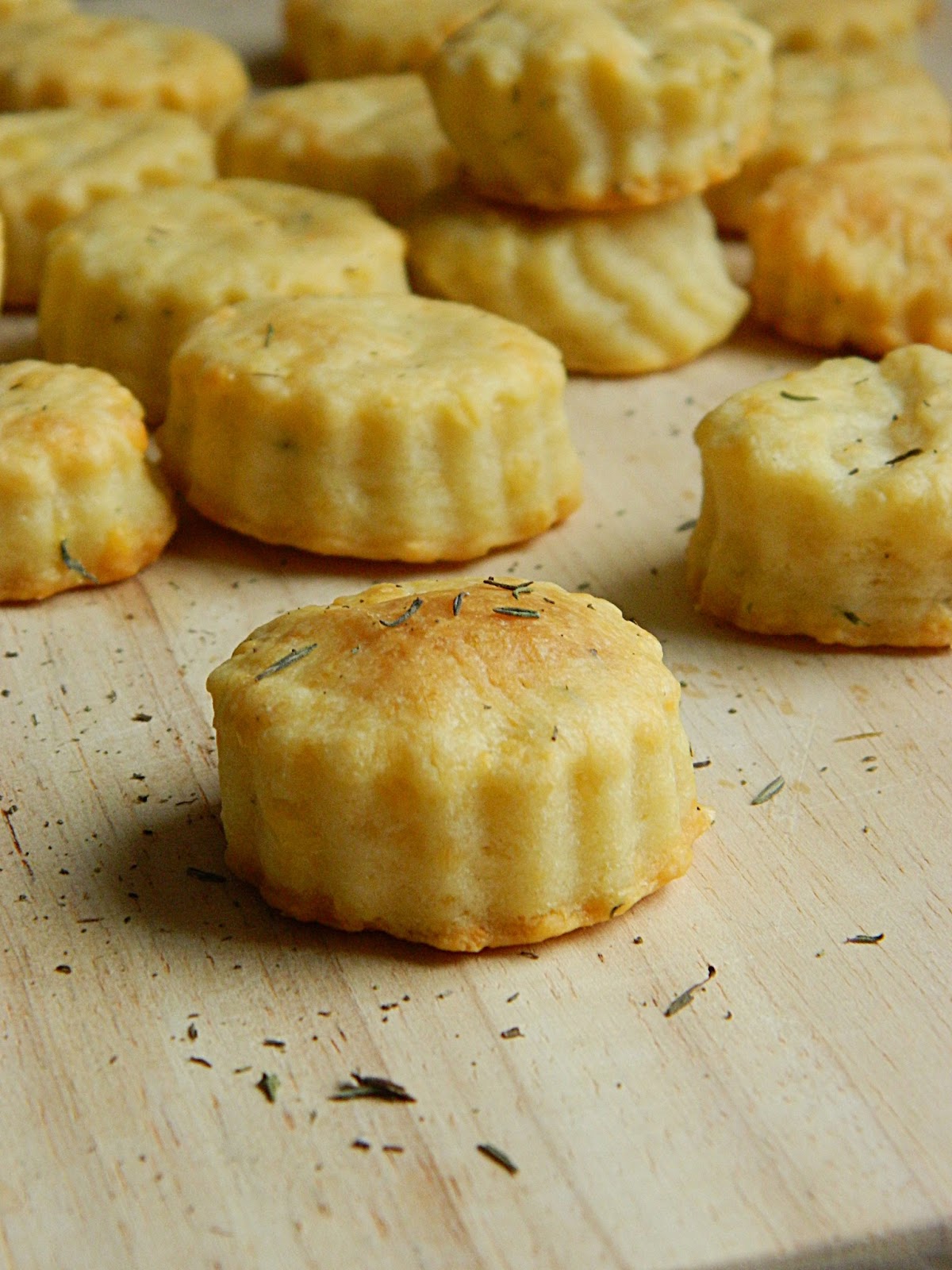 طريقة عمل بسكويت الجبن : طريقة عمل بسكوت مالح بالجبنة