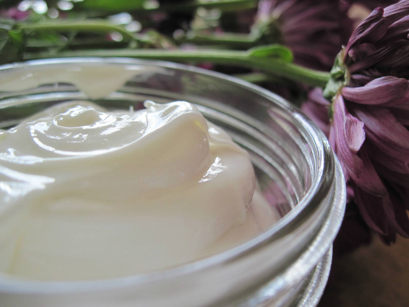 طريقة عمل مرطب للبشرة