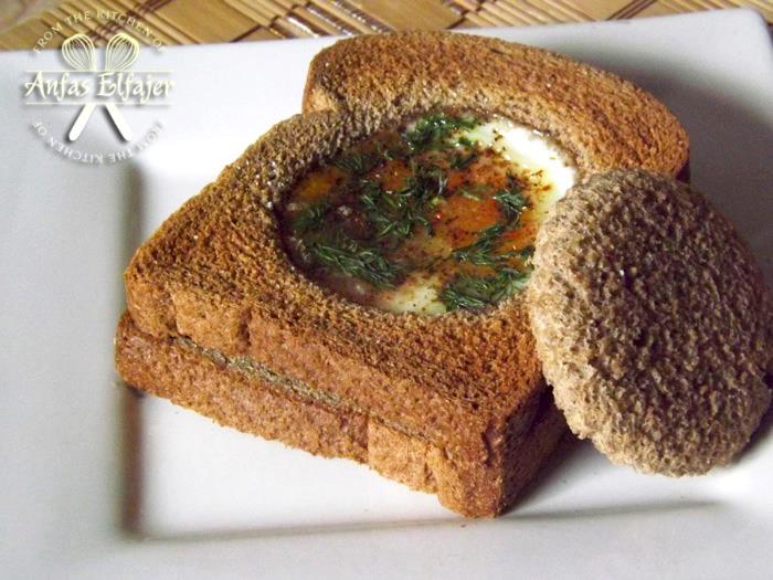 طريقة عمل بيض صن شاين بالتوست الأسمر والشبت طريقة عمل بيض صن شاين بالتوست الأسمر والشبت