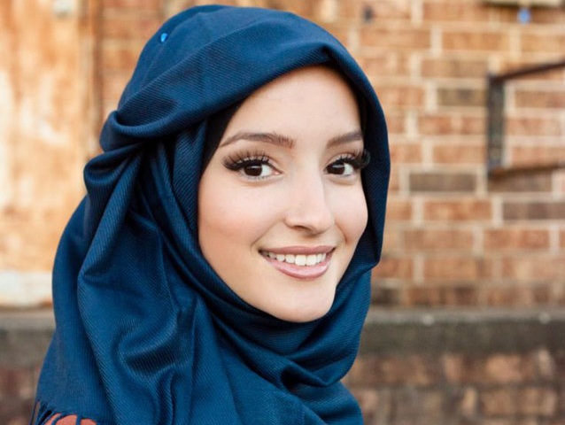 كيف تختارين لون الطرحة المناسب لبشرتك