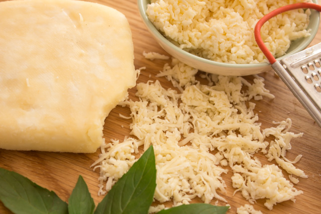 طريقة تحضير الجبن المبشور