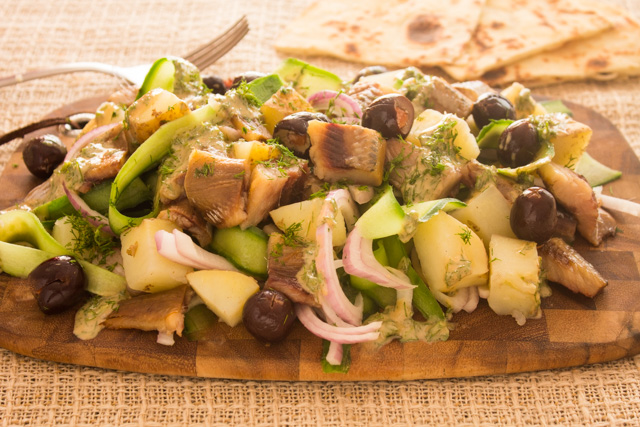 طريقة تحضير سلطة الرنجة بالخيار