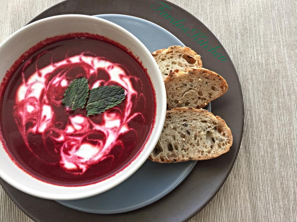 طريقة عمل شوربة البنجر بالطماطم