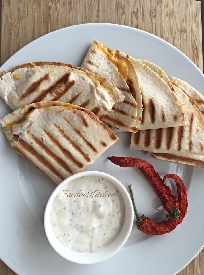 كساديا الدجاج بطريقة المطاعم الشهيرة طريقة عمل لفائف التورتيلا بحشوة الدجاج