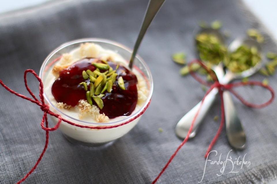 حلى كاسات تشيز كيك التوت