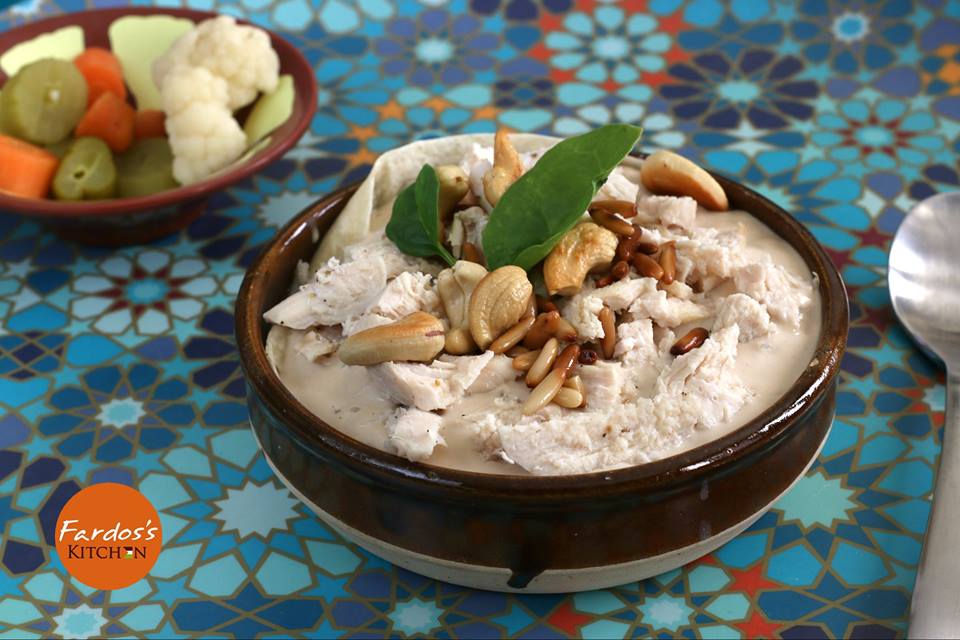 طريقة عمل فتة الدجاج بالطحينة طريقة عمل فتة الدجاج باللبن