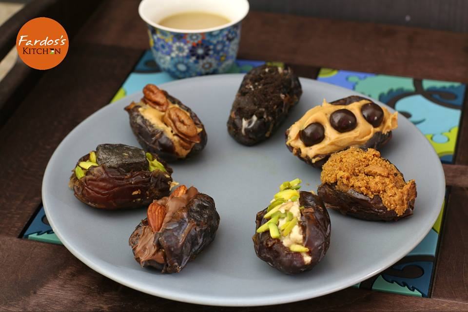 أفكار لتقديم التمر في الضيافة أفكار لتقديم التمر في الضيافة