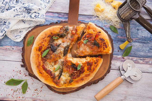 عجينة البيتزا و صلصة البيتزا من مطبخ آسيا عجينة البيتزا و صلصة البيتزا من مطبخ آسيا