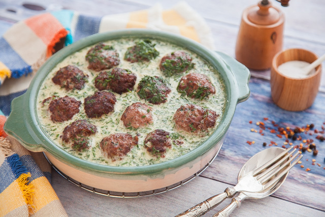 طريقة عمل صينية الكفتة بصلصة الشبت صينية كفتة بكريمة الشبت