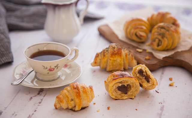 طريقة عمل الكرواسون بالشوكولاتة