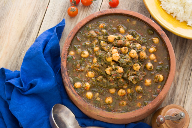 طريقة عمل طاجن سبانخ بالحمص