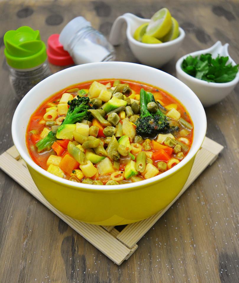 طريقة عمل شوربة الخضار والمكرونة