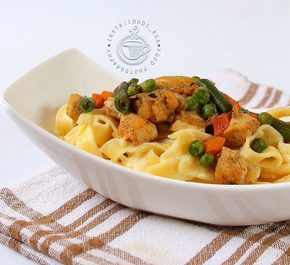 فيتوتشيني الدجاج بالخضار و الكريمة طريقة عمل الفوتشيني بالدجاج