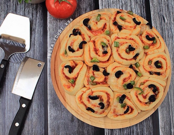 طريقة عمل بيتزا السينابون