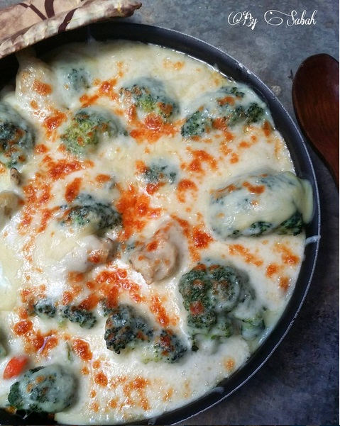 صينية البروكلي بالدجاج و البشاميل طريقة عمل البروكلي مع الدجاج