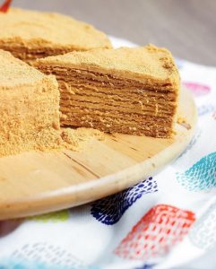 طريقة عمل كيكة العسل الروسية