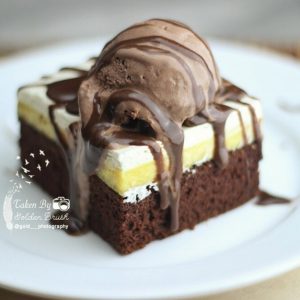 كيكة طبقات الكراميل و الكريمة