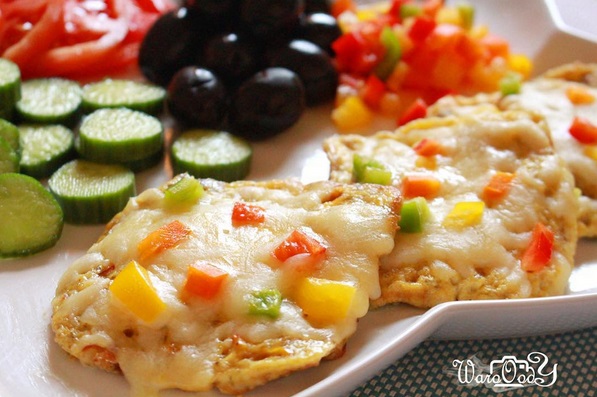 طريقة عمل بيض اومليت بالفلفل الملون والموتزاريلا للإفطار