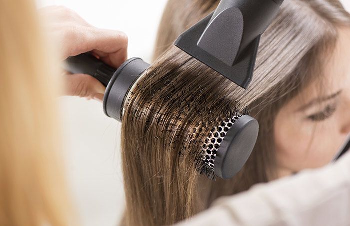 علاج تساقط الشعر بالزيوت الطبيعية علاج تساقط الشعر بالزيوت الطبيعية