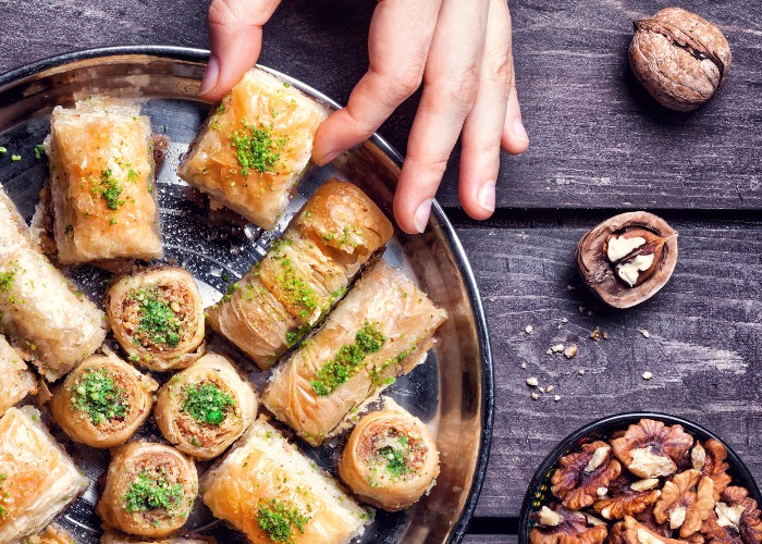 نصائح لتتناولي حلويات رمضان بدون ان يزداد وزنك