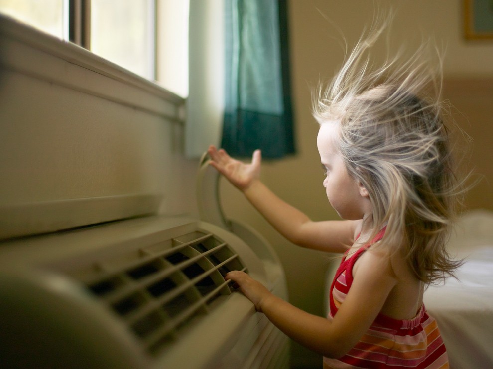 كيف تحمي طفلك من اضرار التكييف كيف تحمي طفلك من اضرار التكييف
