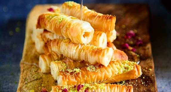 طريقة عمل البقلاوة بالجلاش