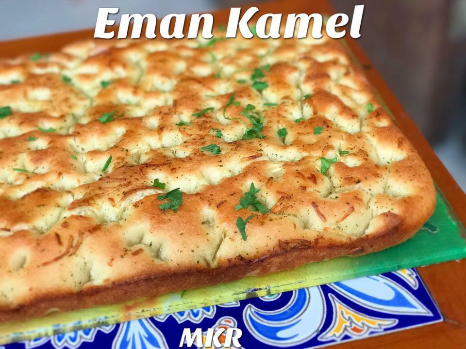 طريقة عمل خبز الفوكاشيا الايطالي طريقة عمل خبز الفوكاشيا الايطالي