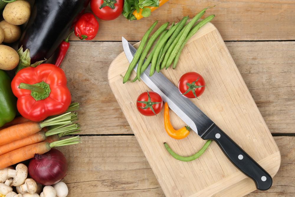 3 خطوات تساعدك على سن السكينه بصورة صحيحة