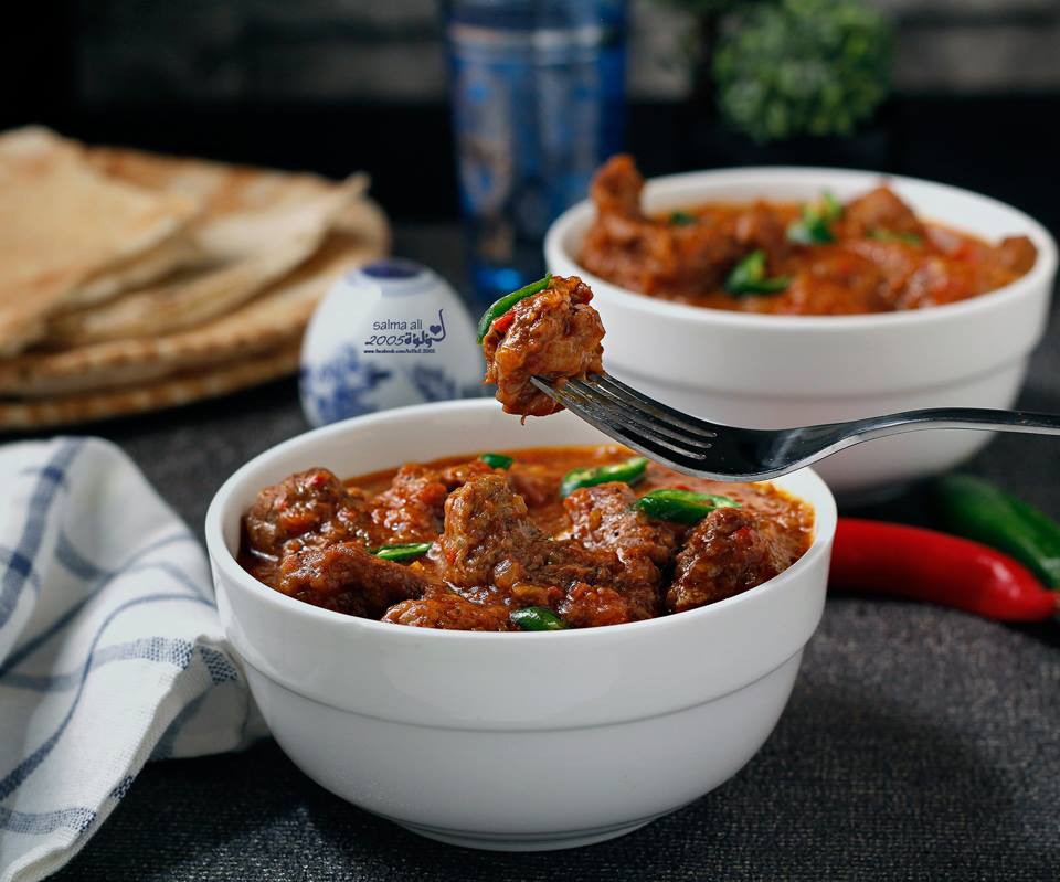 طريقة عمل قلاية البندورة باللحم المفروم