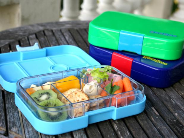 كيف تنظفين لانش بوكس طفلك ببراعة