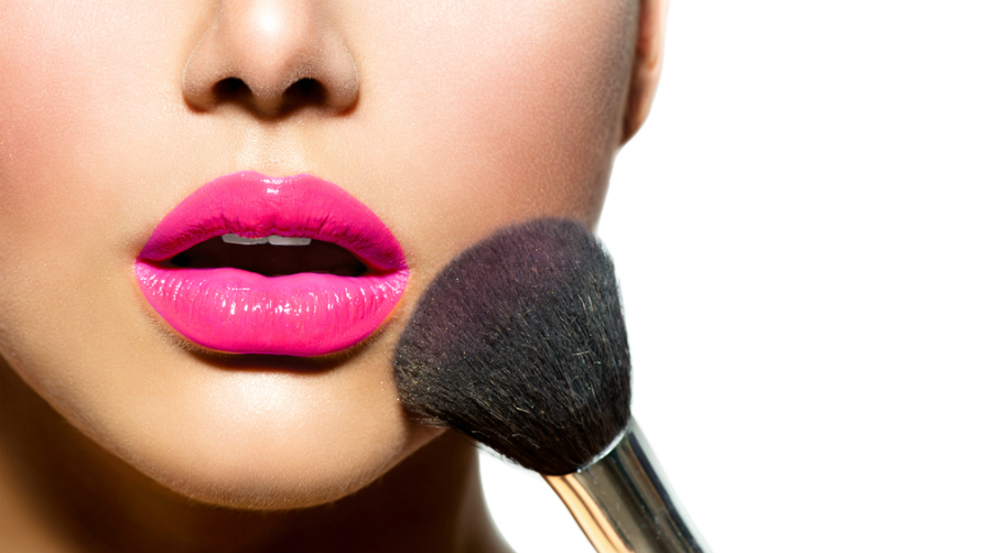 كيفية اختيار احمر الشفاه المناسب لك