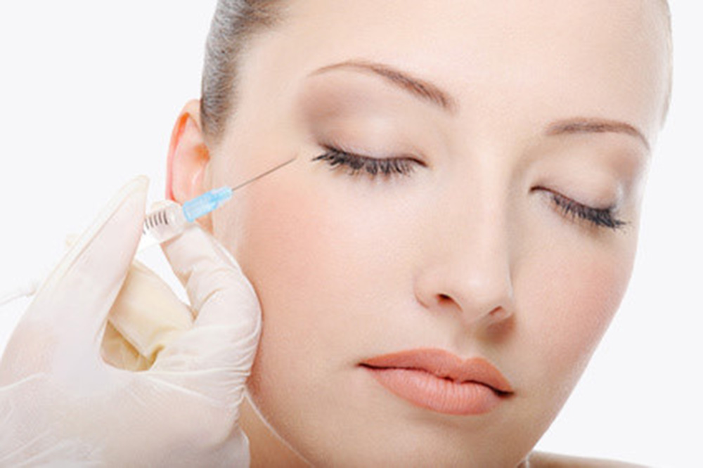 كل ما تريدين معرفته عن حقن الفيلر تحت العين
