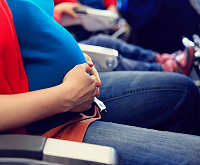 السفر خلال الأشهر الأولى من الحمل وإرشادات السفر الآمن أثناء الحمل