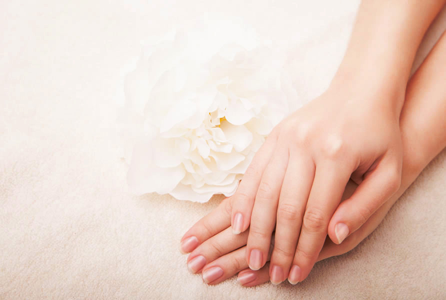 اصنعي كريم لتفتيح اليدين في منزلك بهذه الطريقة اصنعي كريم لتفتيح اليدين في منزلك بهذه الطريقة