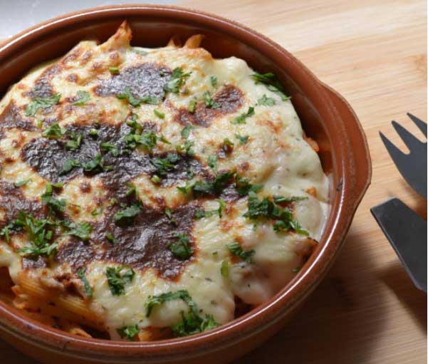 طاجن باستا اللحم المفروم بالبشاميل طاجن باستا اللحم المفروم بالبشاميل