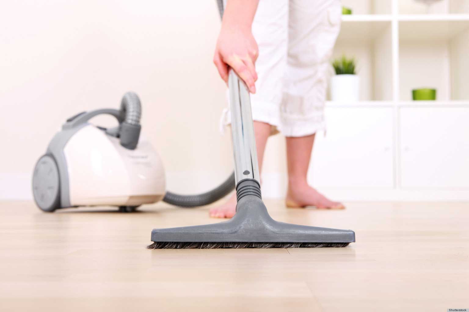 ما فائدة الثقوب بمقبض يد المكنسة الكهربائية ما فائدة الثقوب بمقبض يد المكنسة الكهربائية