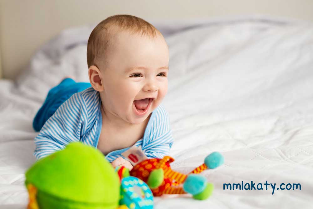 أسباب بكاء الطفل الرضيع في الأشهر الأولى أسباب بكاء الطفل الرضيع في الأشهر الأولى