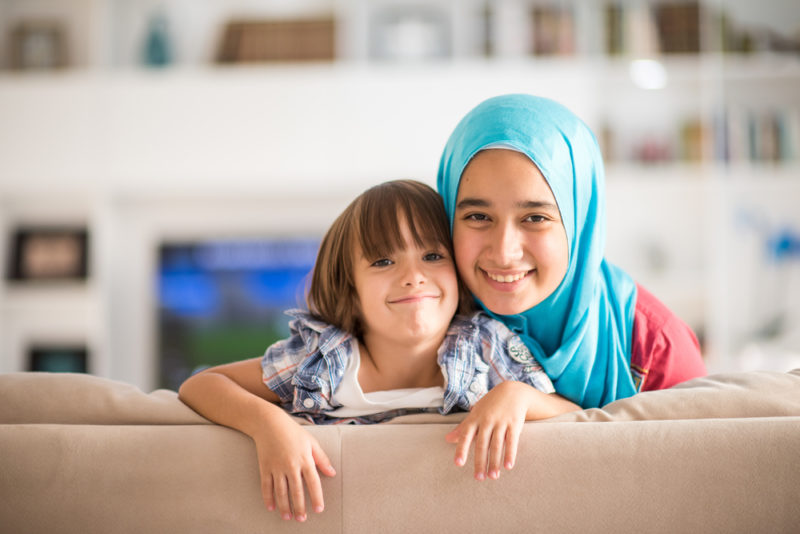 كيفية تنعيم شعر ابنتك بهذه الوصفات الطبيعية كيفية تنعيم شعر ابنتك بهذه الوصفات الطبيعية