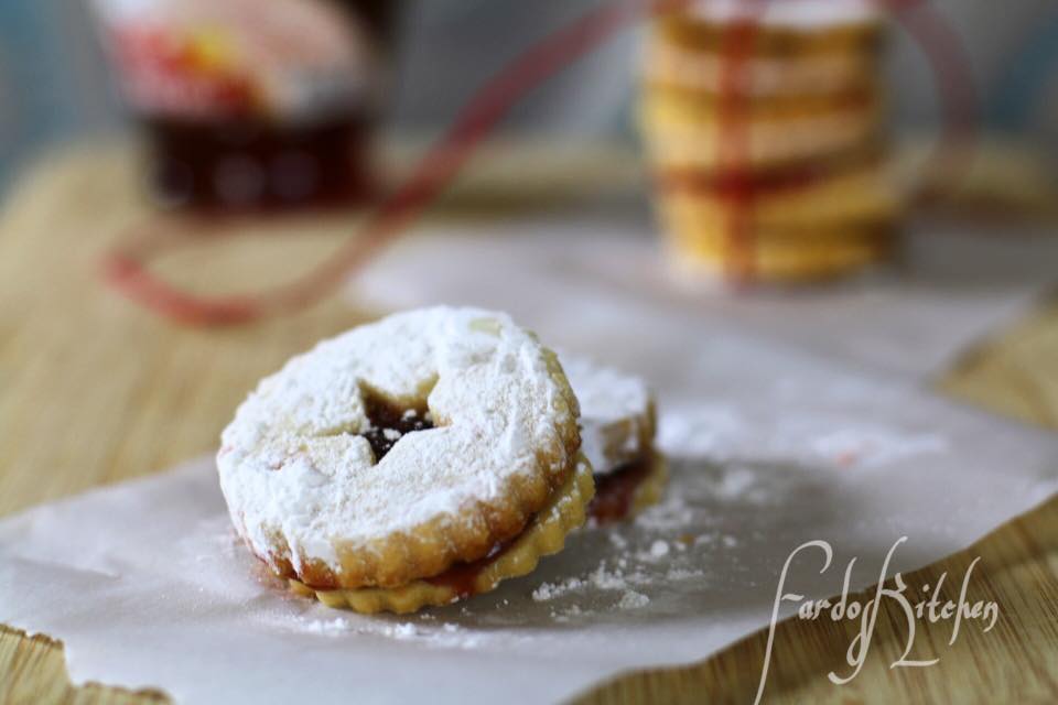 طريقة عمل لينرز كوكيز باللوز و الزبدة و بحشوة المربى طريقة عمل لينرز كوكيز باللوز و الزبدة و بحشوة المربى